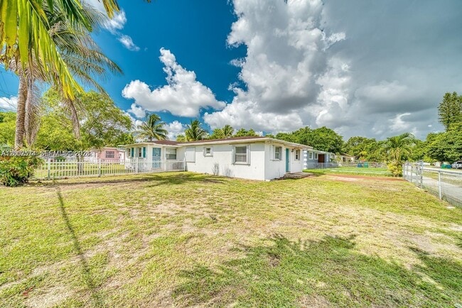 Building Photo - 1200 NW 102nd St Unit 1202