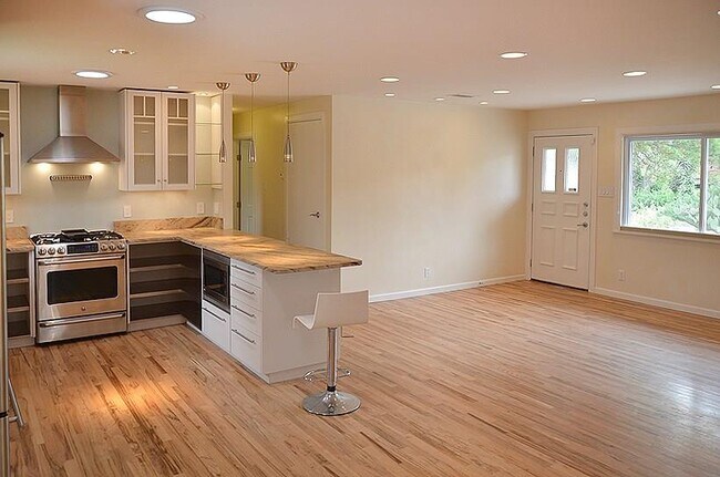 Photo - 1179 Oak Grove Ave