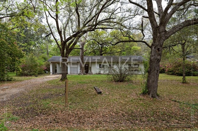 Photo - Newly Renovated 4 Bed / 2 Bath Home in Mobile!
