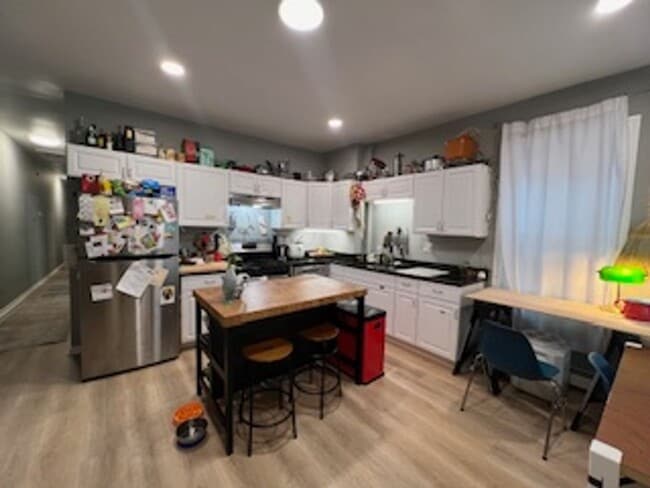 Building Photo - Spacious 3BR (or 2BR + Office) w/ In-Unit Laundry – Renovated, Near Yale SOM Unit 2R