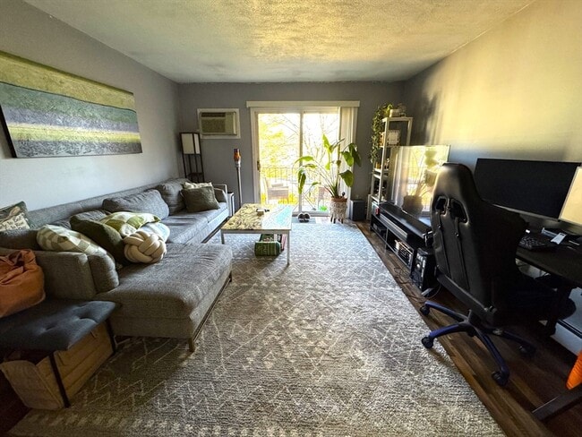 Photo - 80 Walnut St Unidad 210