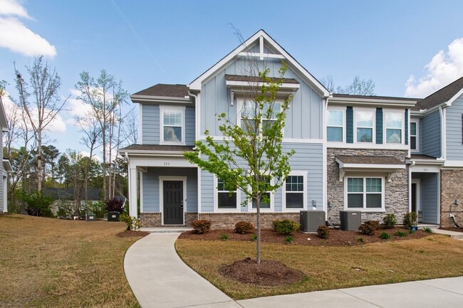 Building Photo - Charming 3BR End-Unit Townhome in Wake Forest!
