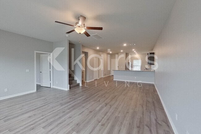 Photo - 905 NW 4th St