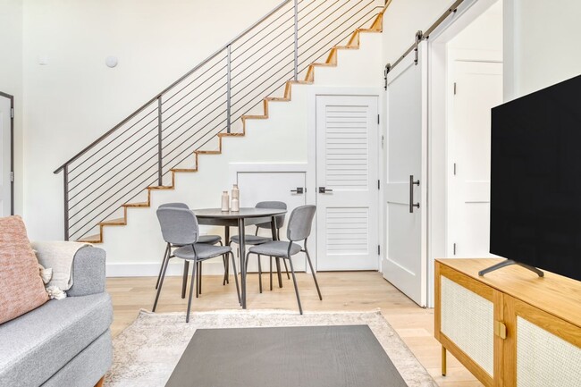 Building Photo - Cap Hill PAD Unit 6