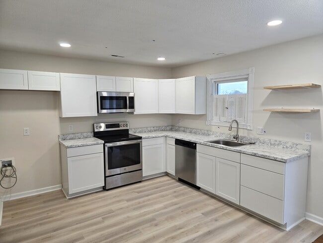 Photo - 3912 Riverside Cir