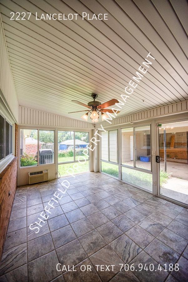 Photo - 2227 Lancelot Pl