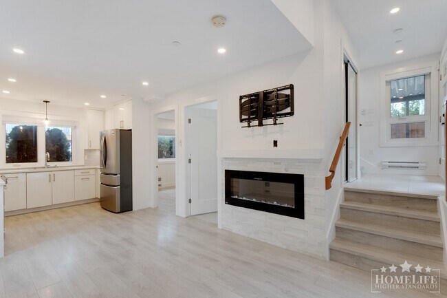 Photo - Modern 3 Bedroom, 2 Bathroom Laneway Home in South Vancouver Unit Laneway House 6623