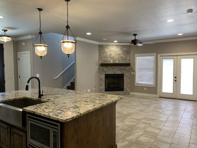 547 N Salem Rd