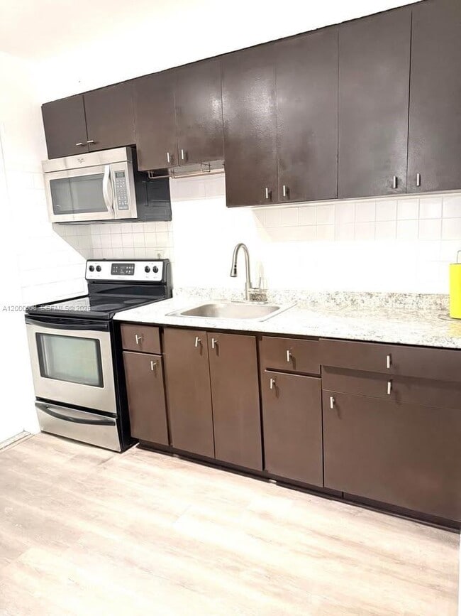 Building Photo - 209 NW 10th St Unit 1-4