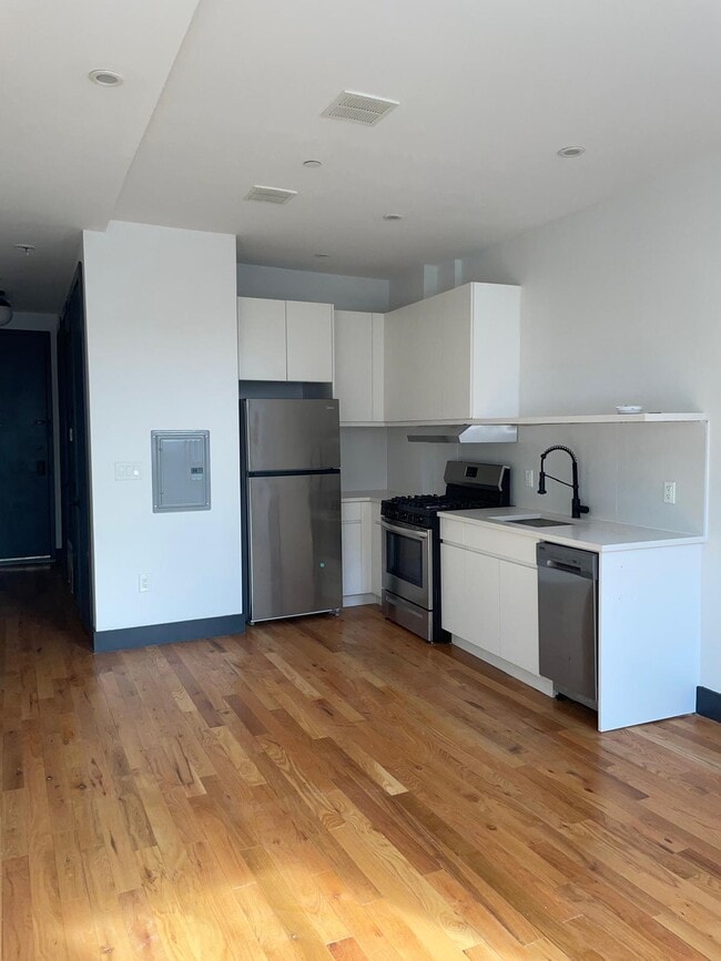 Building Photo - 568-572 Communipaw Ave Rental
