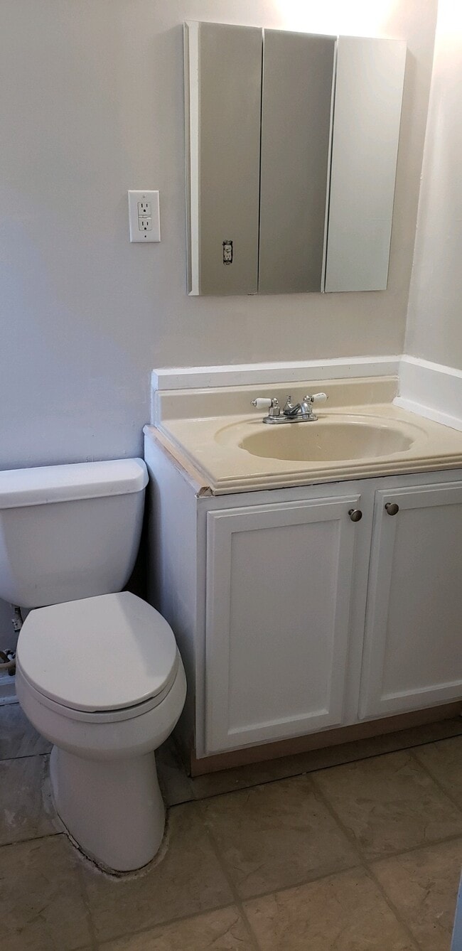 Photo - 682 Oswego Ave