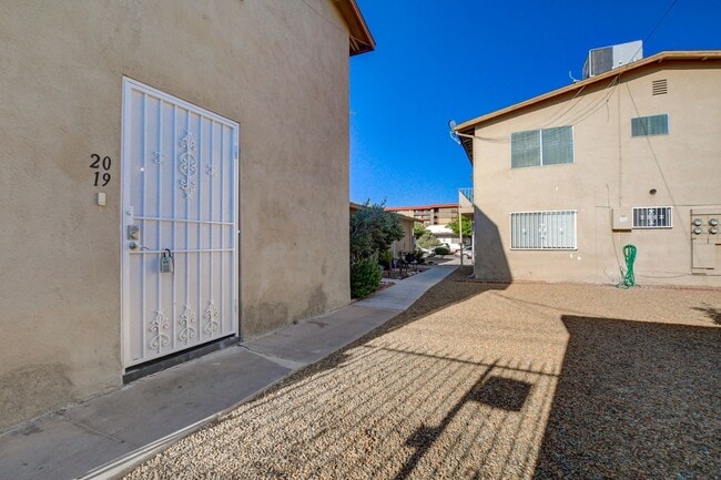 Photo - Completely Updated and Move-In Ready, 2 bedroom, 1 bath first floor unit! Unidad 19