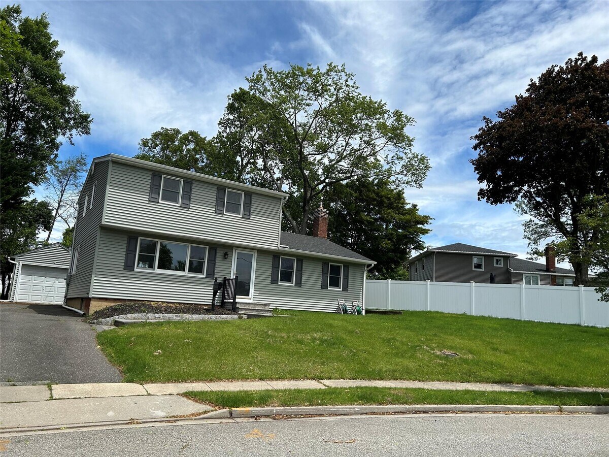 Photo - 69 Allan Dr House