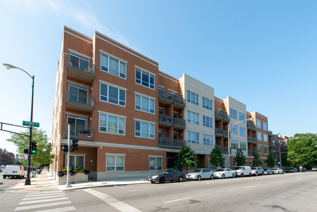 HIGHPOINT West Loop - HIGHPOINT West Loop Apartments