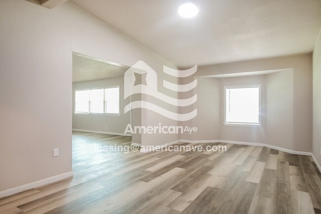 Photo - 5429 N Elgin Ave