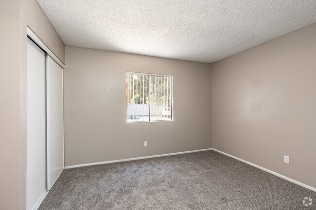 1BR, 1BA - 600SF - Bedroom