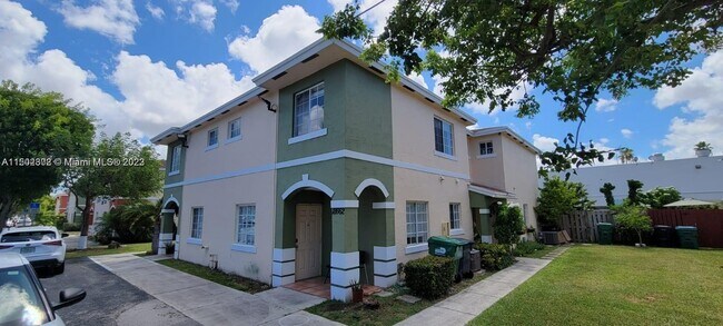 Photo - 18662 SW 100th Ave