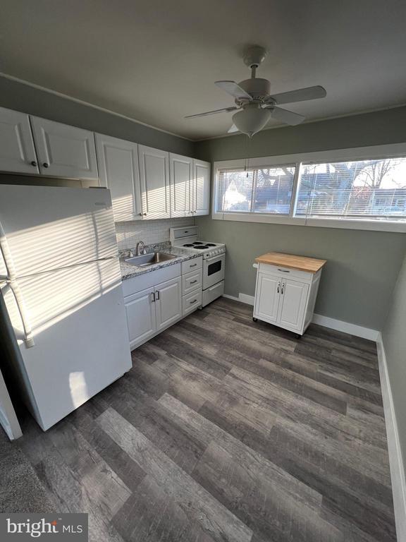 Photo - 15 Catalpa Ln