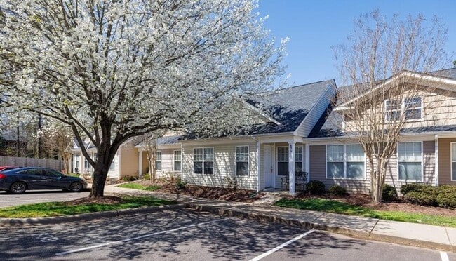 Building Photo - Welcome to this charming townhome in desirable Brambleton!