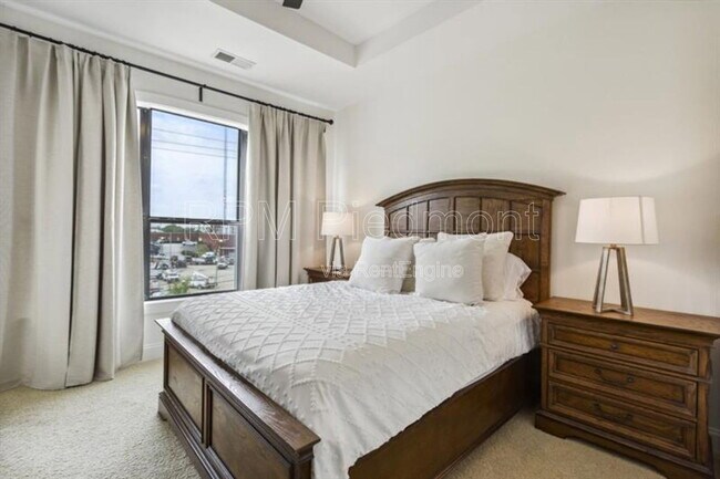 Photo - 174 Chester Ave SE