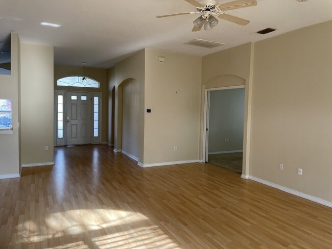 Photo - 3 Bedroom, 2 Bath Available Now in Beautif...