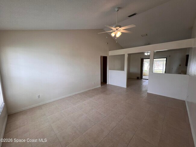 Photo - 818 7 Gables Cir SE