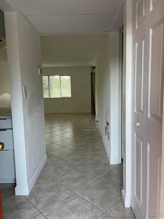 830 SW 9th St Cir Unit 201