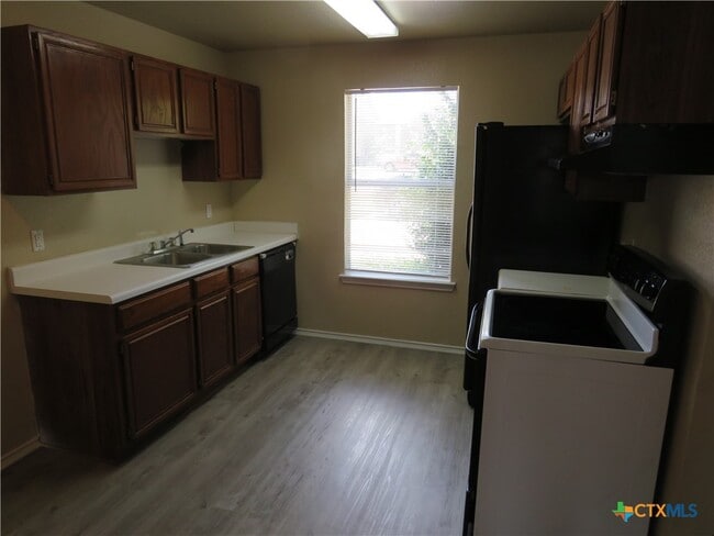 Photo - 1602 Benttree Dr Unit B