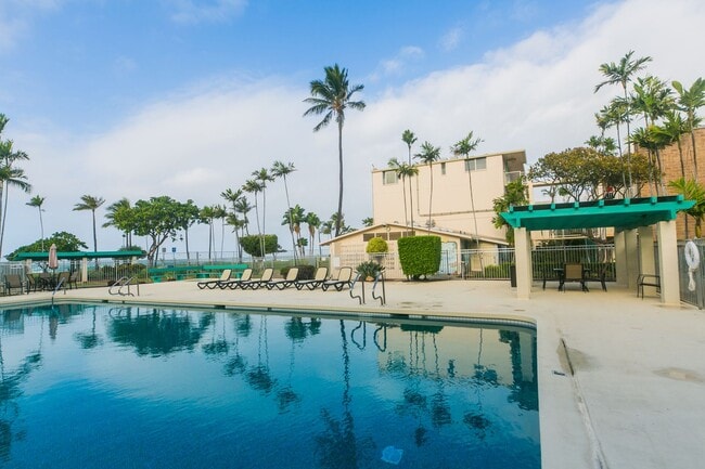 Building Photo - Direct ocean front 1 bed, 1 bath, covered parking, extra parking stall available for rent Unit B307