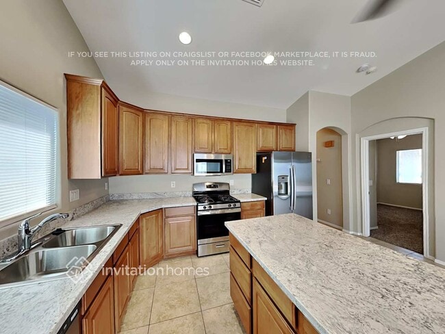 Photo - 686 E Payton St