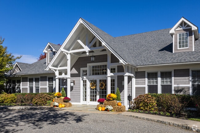 Clubhouse/Leasing Office - The Woods at Blue Heron Pines