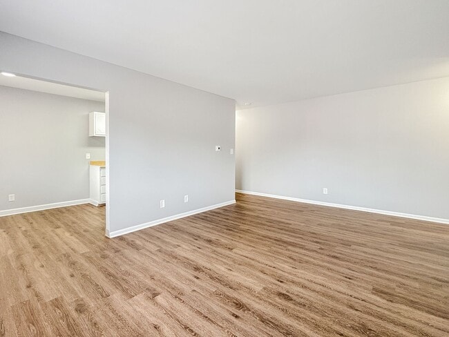 Photo - 533 W 20th St Unit 10