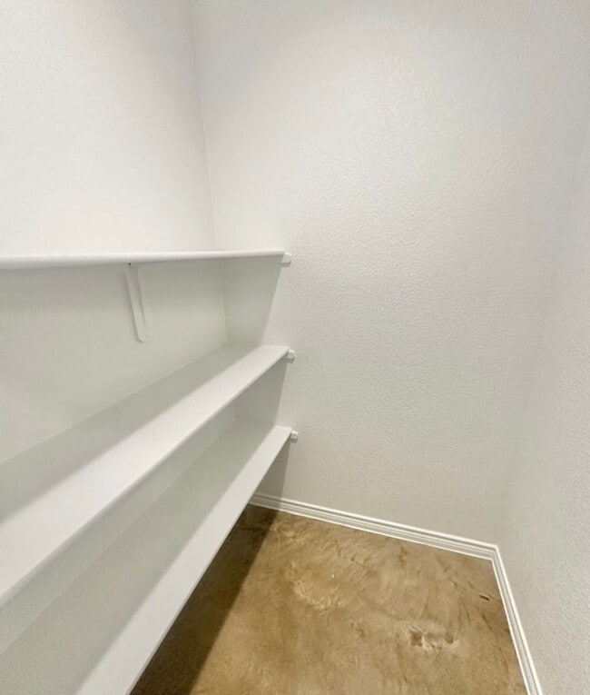 Photo - AVAILABLE NOW! - FIRST MONTH FREE