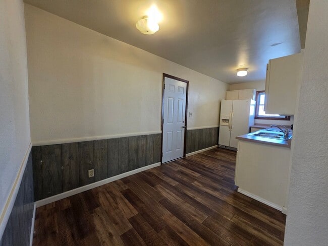 Photo - 1952 Roosevelt Ave