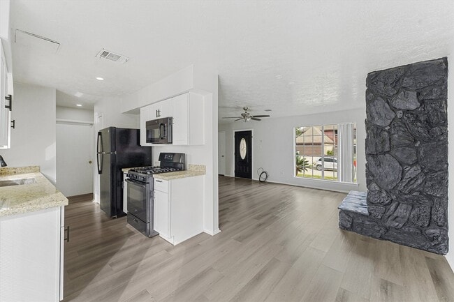 Building Photo - 15326 Peachmeadow Ln