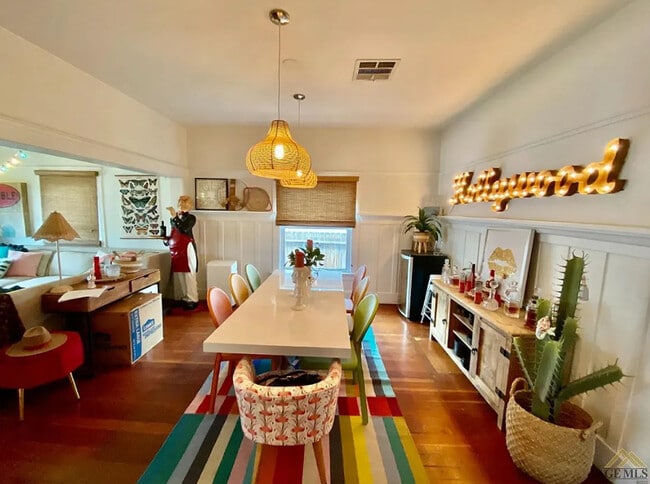 Photo - 1725 Maple Ave