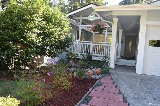 Photo - Charming 4 Bed 2 Bath Rambler in Sought Af...