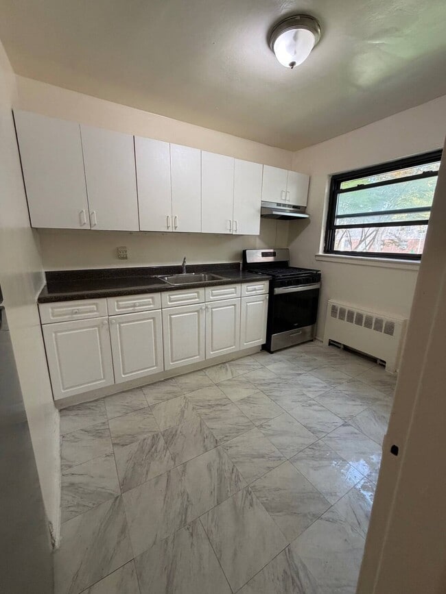220-40 73rd Ave Unidad A