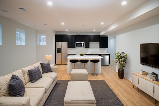 Photo - 651 E Groveland Park Unit 3W