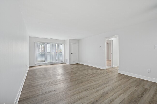 Photo - 7400 Roosevelt