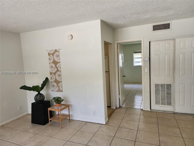 Photo - 241 SE 9th Ave Unidad 103