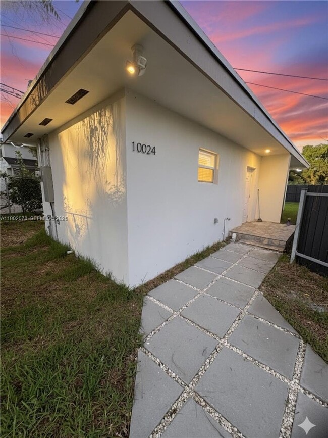 Building Photo - 10020 SW 171st St Unit 0