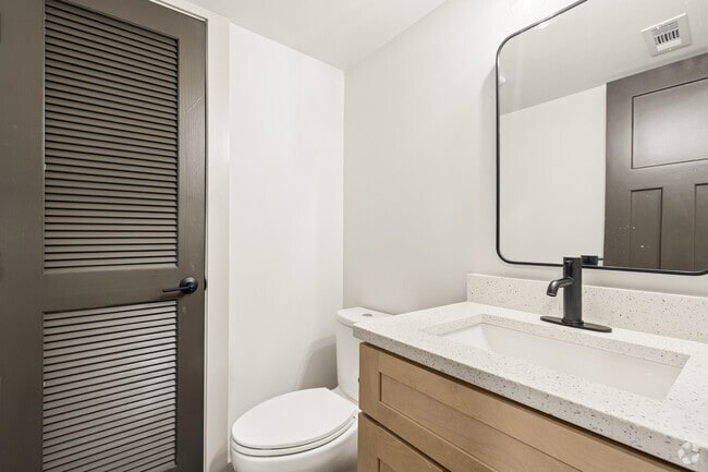 D9 - 2BR, 2.5BA - 977SF -Half Bathroom