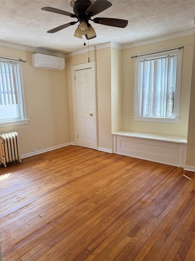 Photo - 94-18 225th St