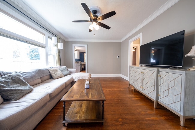 Photo - 2916 Johnson St NE