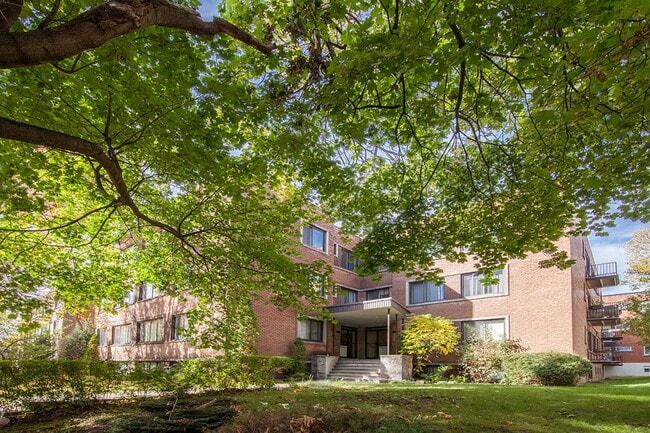 Building Photo - 4505 Dupuis Avenue 4505 Avenue Dupuis Unit 16