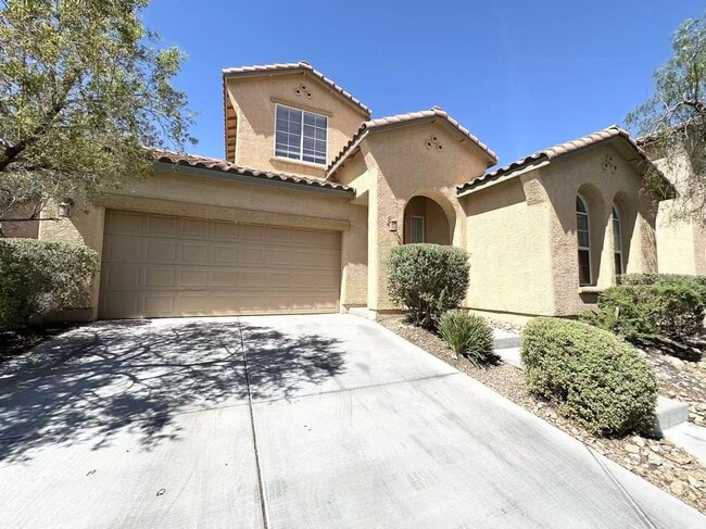 Beautiful two-story single-family house. - Beautiful two-story single-family house.