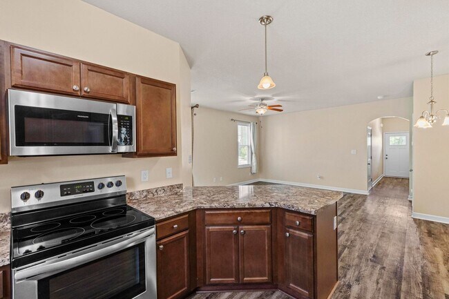 Photo - Townhouse For Rent!