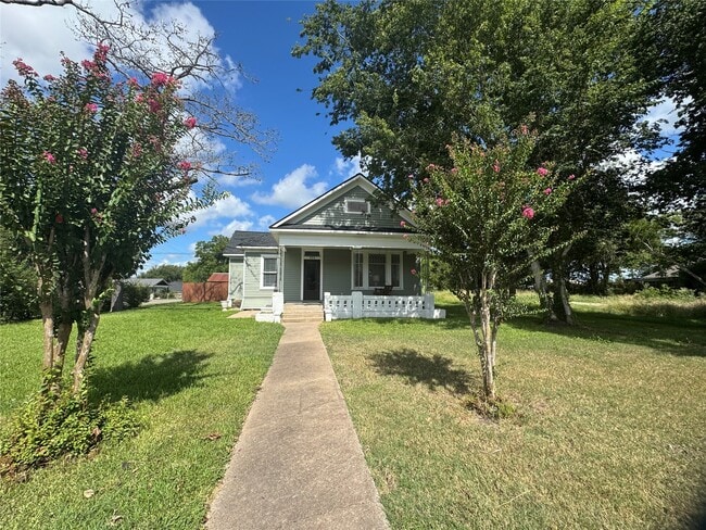 Building Photo - 824 S Masonic St Rental
