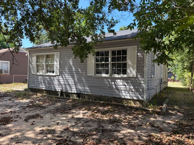 Photo - 2726 Lakehurst Ave